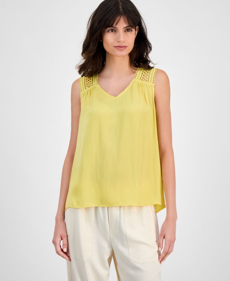 Женский топ без рукавов с V-образным вырезом и кружевными плечами T Tahari, Bright Honey
Женский топ без рукавов с V-образным вырезом и кружевными плечами T Tahari, Bright Honey