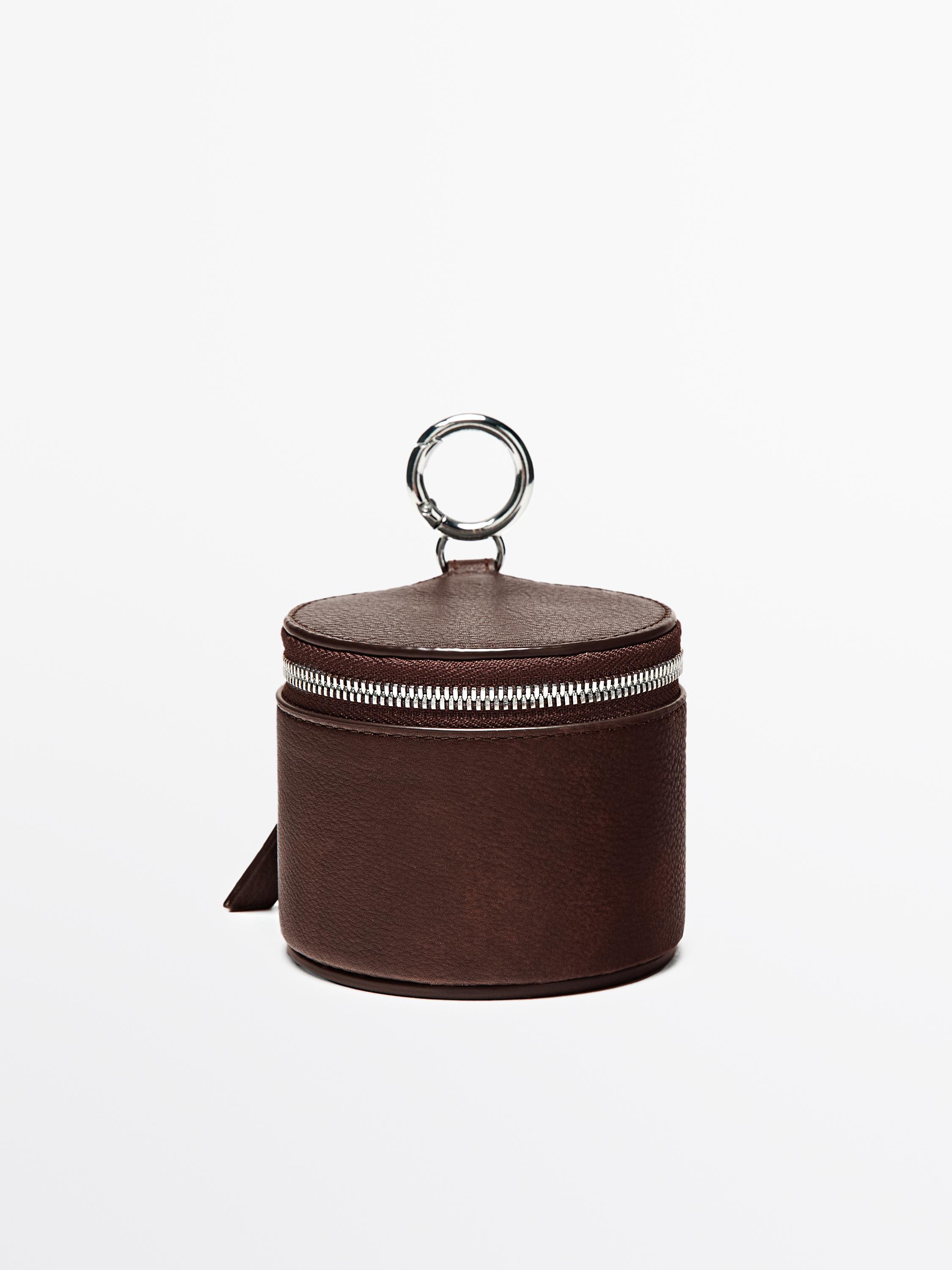 Круглая сумка из кожи наппа со стразами Massimo Dutti, brown
Круглая сумка из кожи наппа со стразами Massimo Dutti, brown