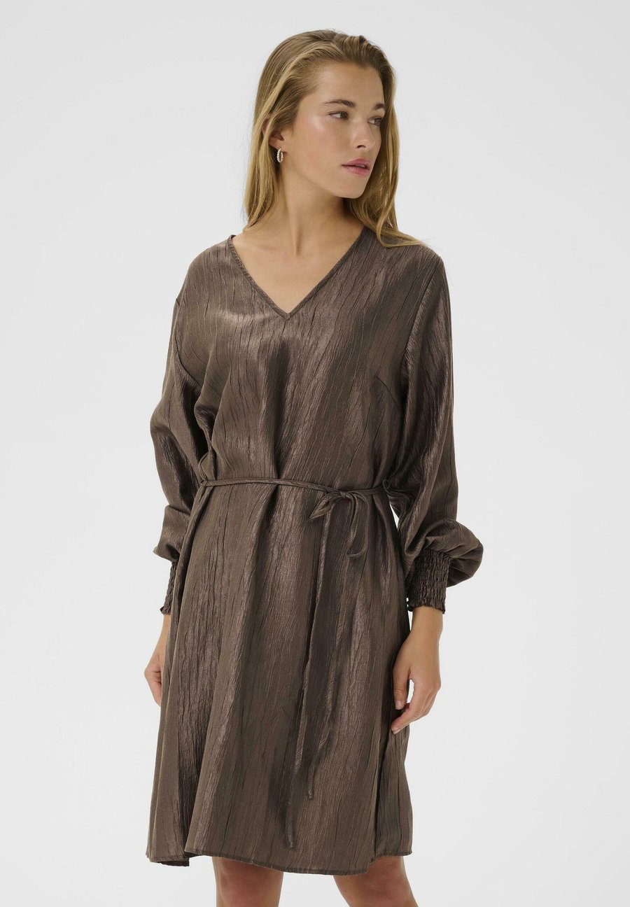 Платье Kaffe KARIZZ SHORT DRESS, Morel/Dark Brown
Платье Kaffe KARIZZ SHORT DRESS, Morel/Dark Brown