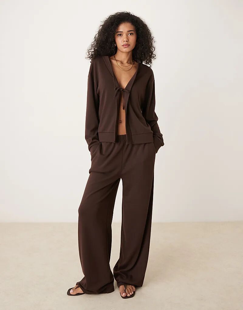 Широкие трикотажные брюки ASOS DESIGN шоколадного цвета
Широкие трикотажные брюки ASOS DESIGN шоколадного цвета