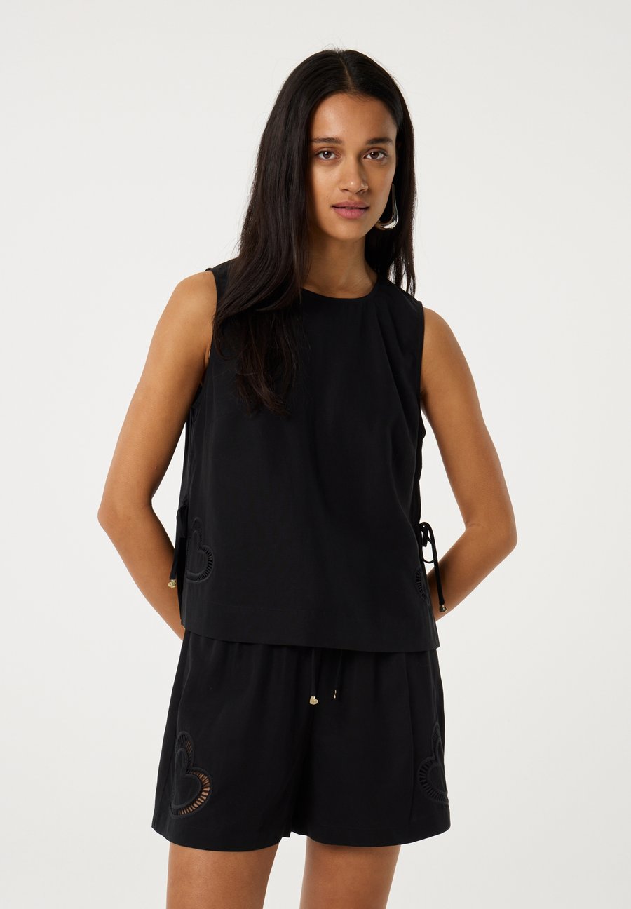 Шорты Fabienne Chapot Shorts, Black
Шорты Fabienne Chapot Shorts, Black