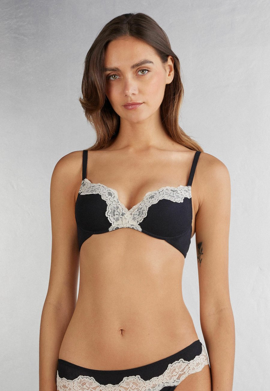 Бюстгальтер Intimissimi GIOIA EFFORTLESS BEAUTY, Black/Mottled Black
Бюстгальтер Intimissimi GIOIA EFFORTLESS BEAUTY, Black/Mottled Black