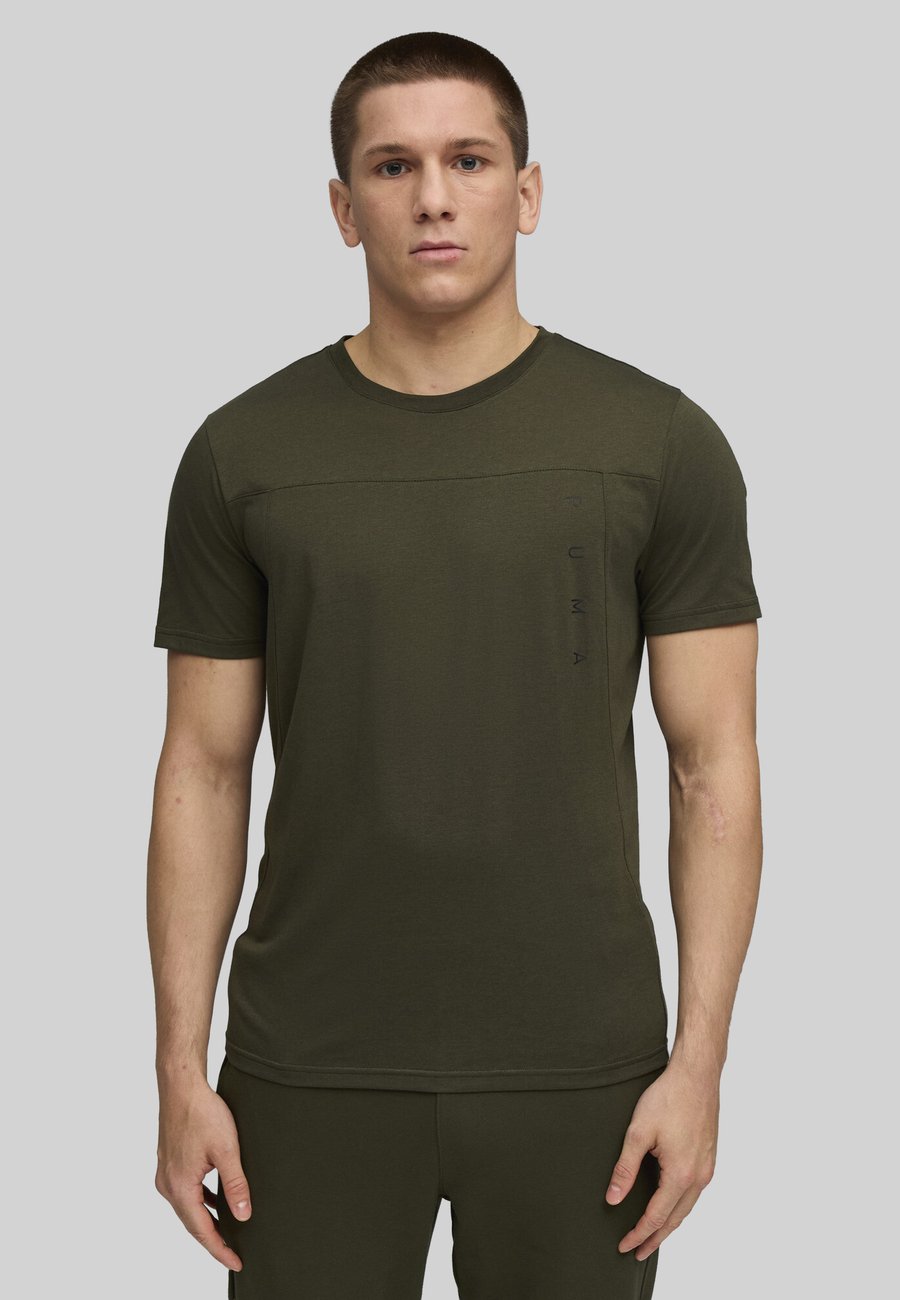 Футболка Puma TECH TRIBLEND TEE, Dark Olive/Olive
Футболка Puma TECH TRIBLEND TEE, Dark Olive/Olive