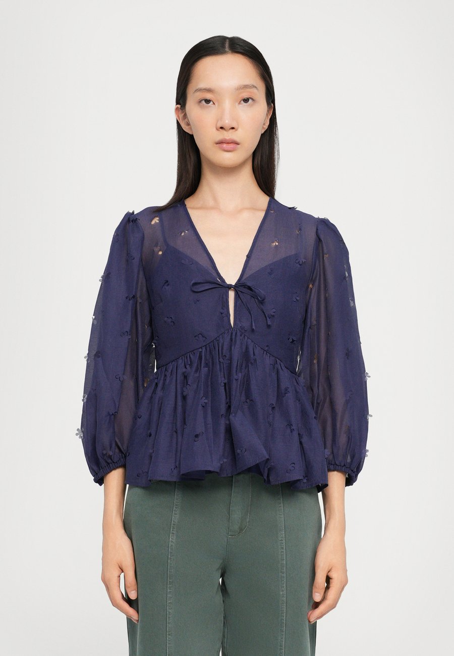 Блуза Stine Goya Blouse, Dark Blue
Блуза Stine Goya Blouse, Dark Blue