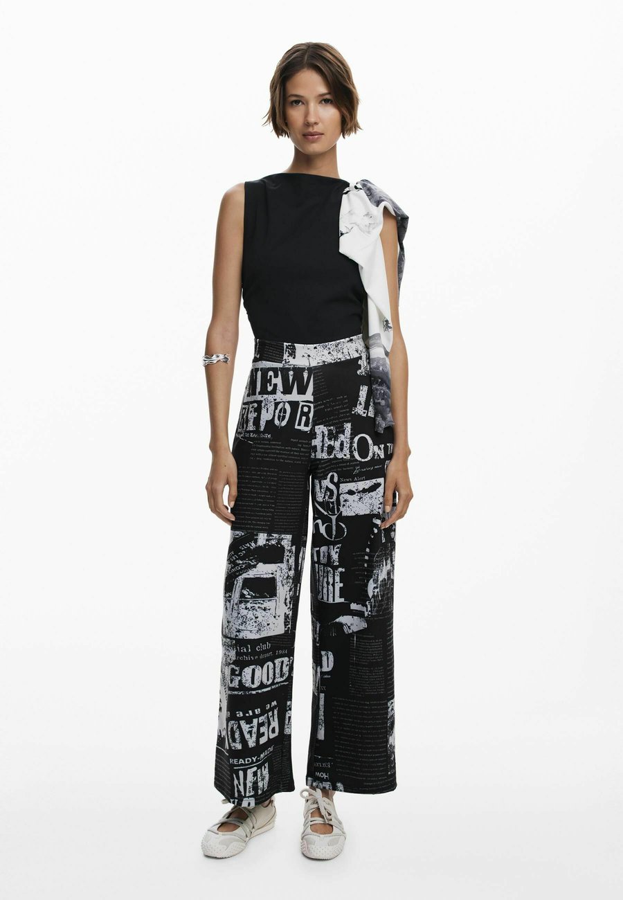 Комбинезон Desigual NEWSPAPER , Black
Комбинезон Desigual NEWSPAPER , Black