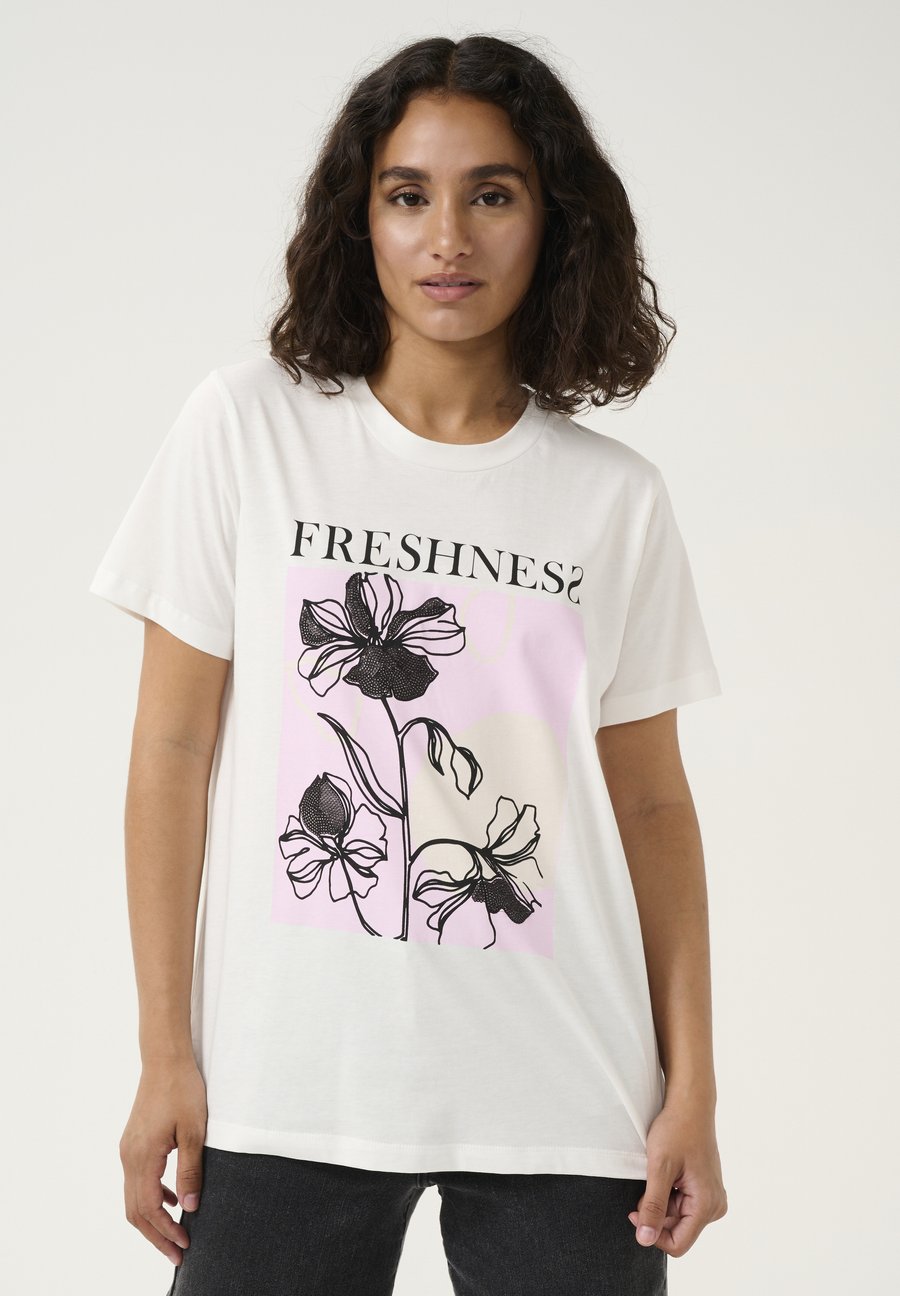 Футболка Kaffe Print T-shirt, Chalk/Off-White, Белый, Футболка Kaffe Print T-shirt, Chalk/Off-White
Футболка Kaffe Print T-shirt, Chalk/Off-White, Белый, Футболка Kaffe Print T-shirt, Chalk/Off-White