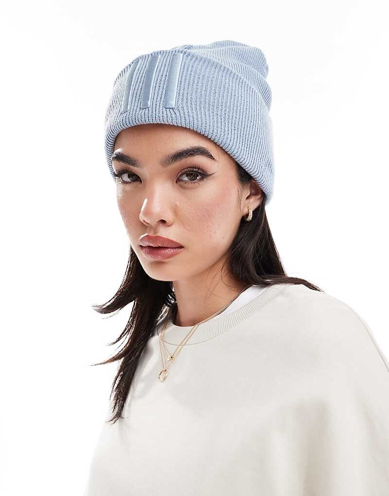 Синяя шапка с 3 полосками adidas Training
Синяя шапка с 3 полосками adidas Training