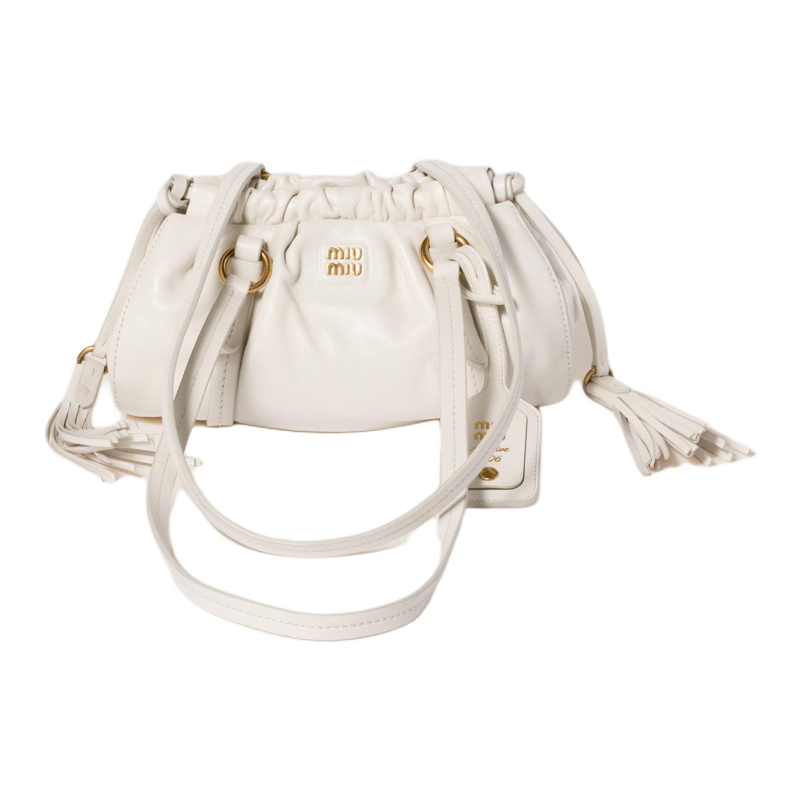 MIU MIU Миниатюрная женская сумка через плечо из овчины белого цвета
MIU MIU Миниатюрная женская сумка через плечо из овчины белого цвета