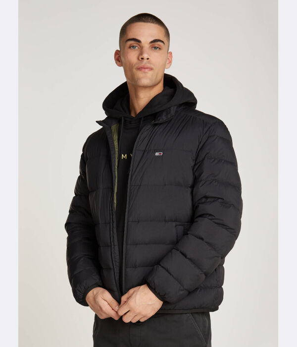 Пуховик мужской Tommy Jeans короткий стеганый, черный
Пуховик мужской Tommy Jeans короткий стеганый, черный