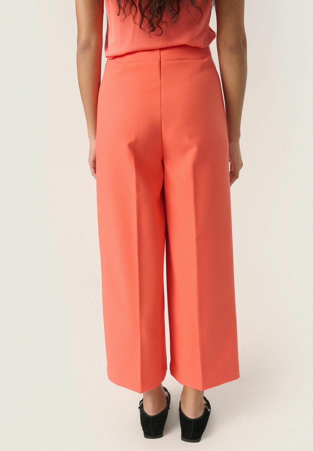 Брюки Corinne Wide Soaked in Luxury, коралл
Брюки Corinne Wide Soaked in Luxury, коралл
