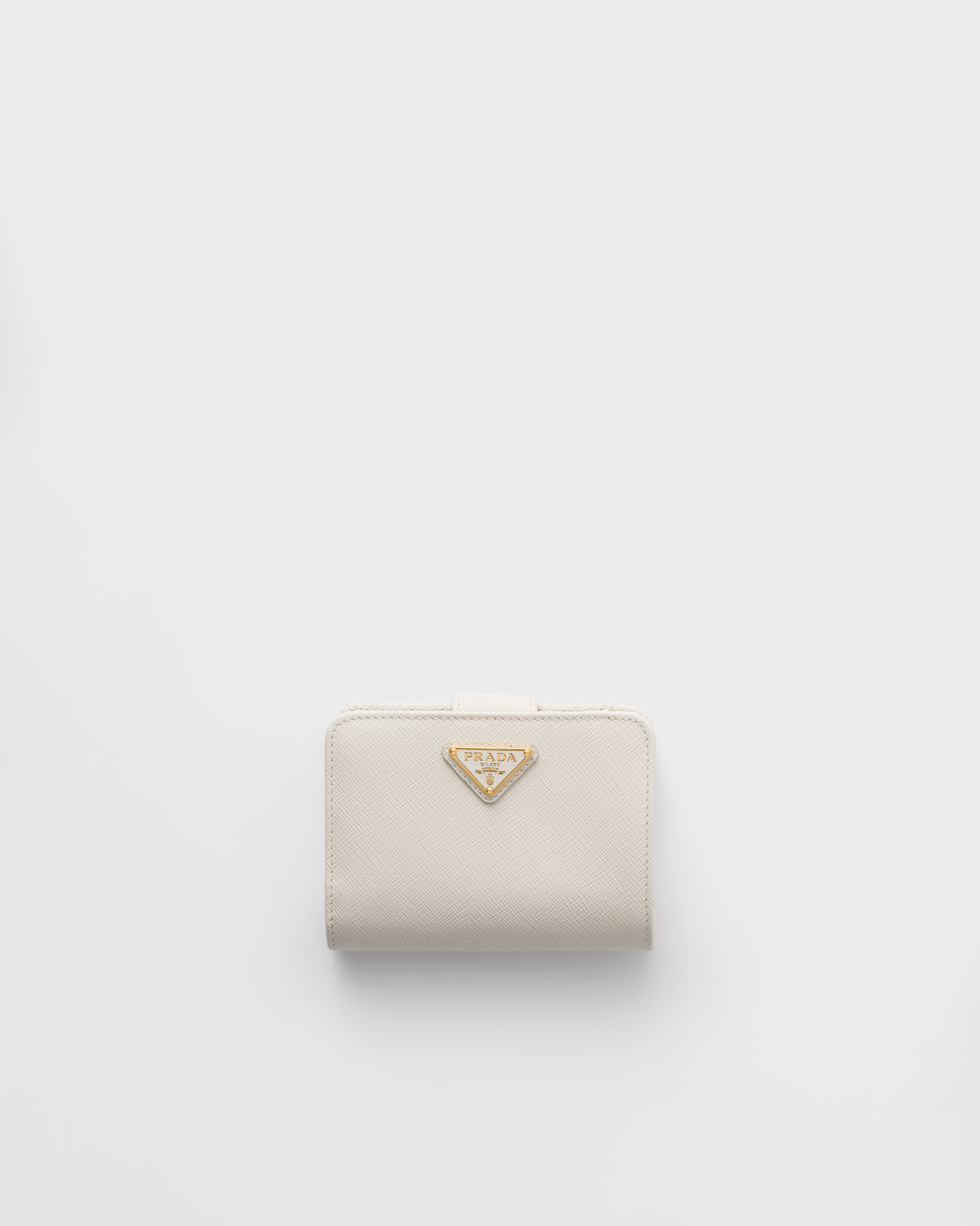 Маленький кошелек из сафьяновой кожи Prada, белый
Маленький кошелек из сафьяновой кожи Prada, белый