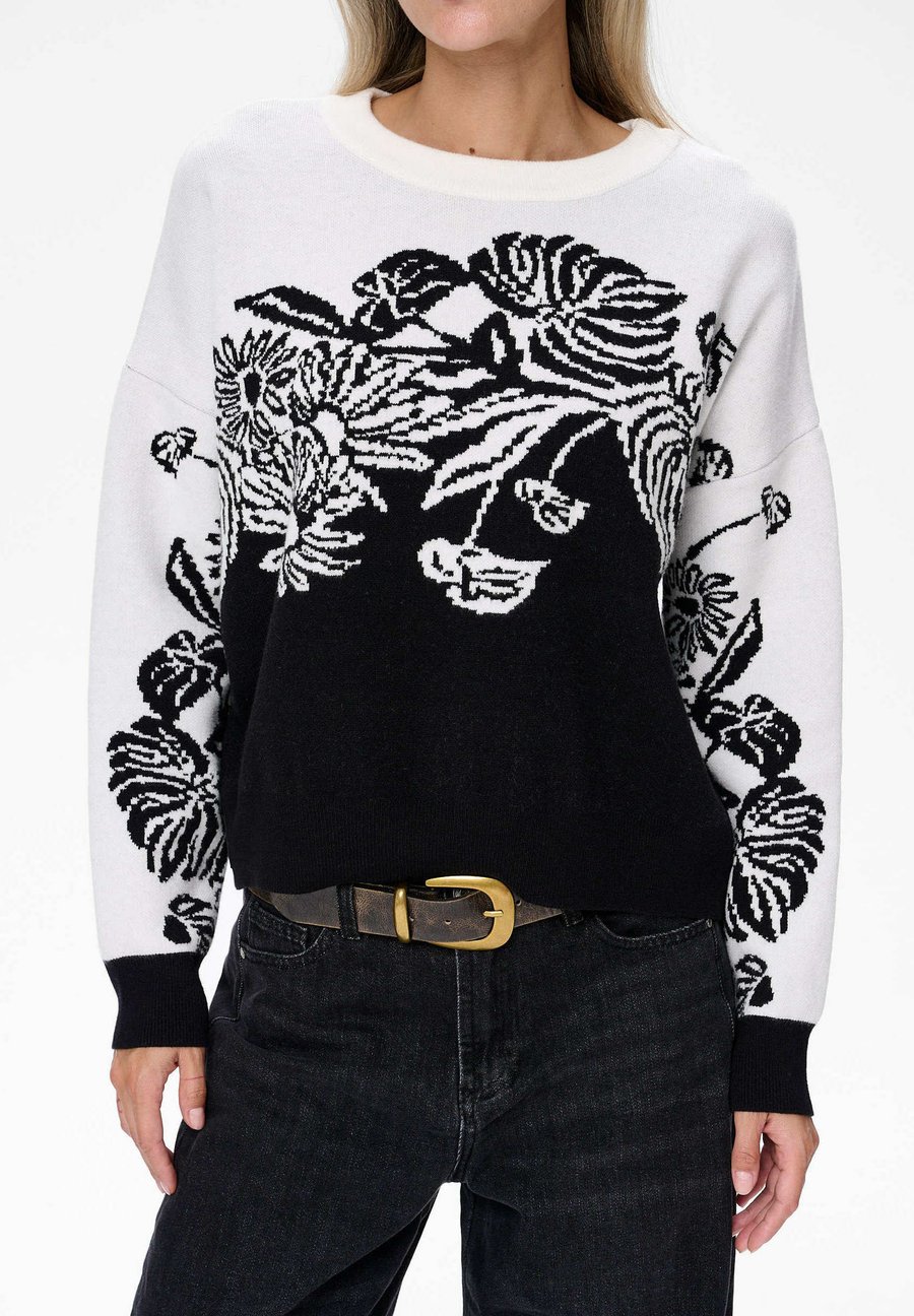 Джемпер blue shadow JUI, Black
Джемпер blue shadow JUI, Black