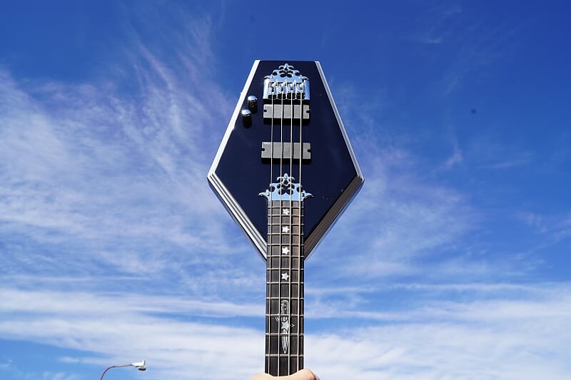 Басс гитара Schecter DIAMOND SERIES Sean Yseult Casket Bass - Gloss Black 4-String Electric Bass Guitar
Басс гитара Schecter DIAMOND SERIES Sean Yseult Casket Bass - Gloss Black 4-String Electric Bass Guitar