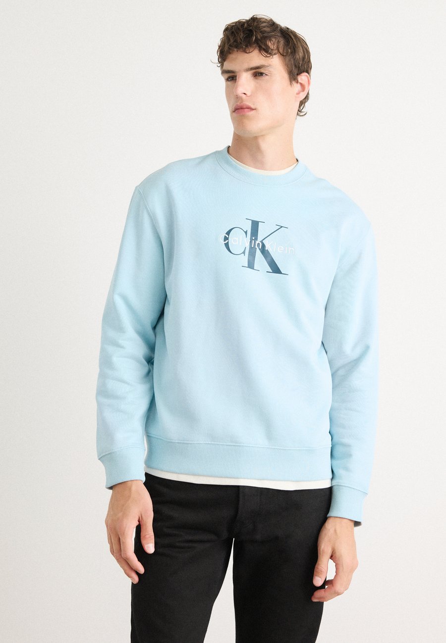 Толстовка Calvin Klein Jeans MONOLOGO, Stratosphere/Off-White
Толстовка Calvin Klein Jeans MONOLOGO, Stratosphere/Off-White