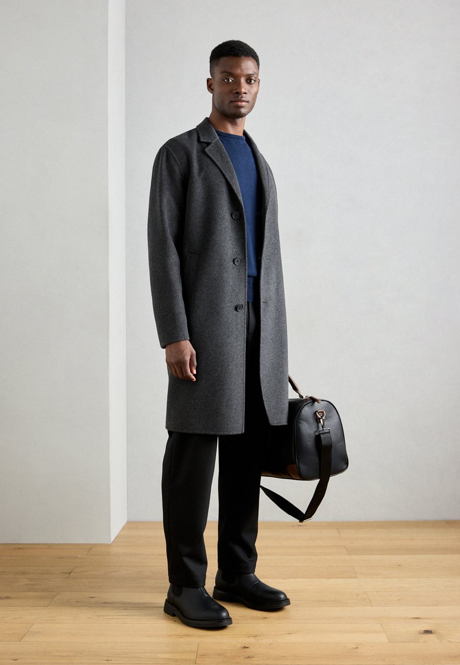 Пальто Marc O'Polo COAT DOUBLE FACE WELT POCKETS LAPEL & COLLAR, Dark Grey Melange/Dark Grey
Пальто Marc O'Polo COAT DOUBLE FACE WELT POCKETS LAPEL & COLLAR, Dark Grey Melange/Dark Grey