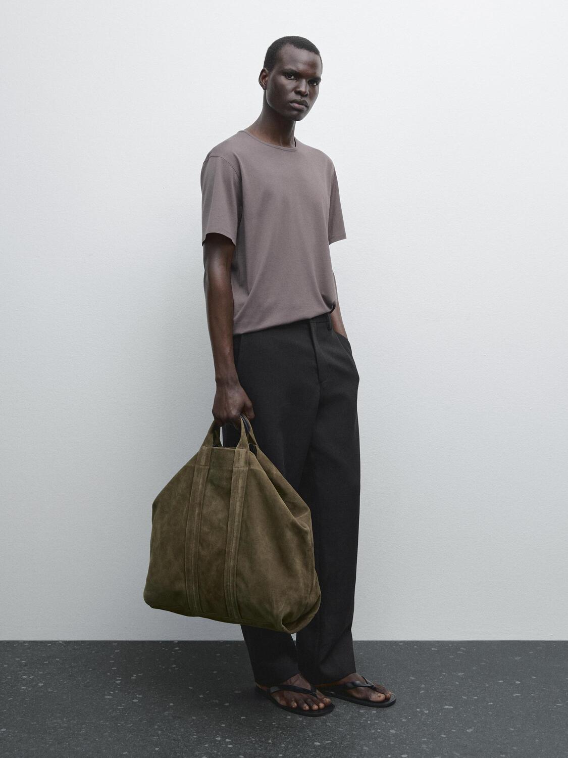 Легкая футболка из 100% хлопка Massimo Dutti, Aubergine
Легкая футболка из 100% хлопка Massimo Dutti, Aubergine