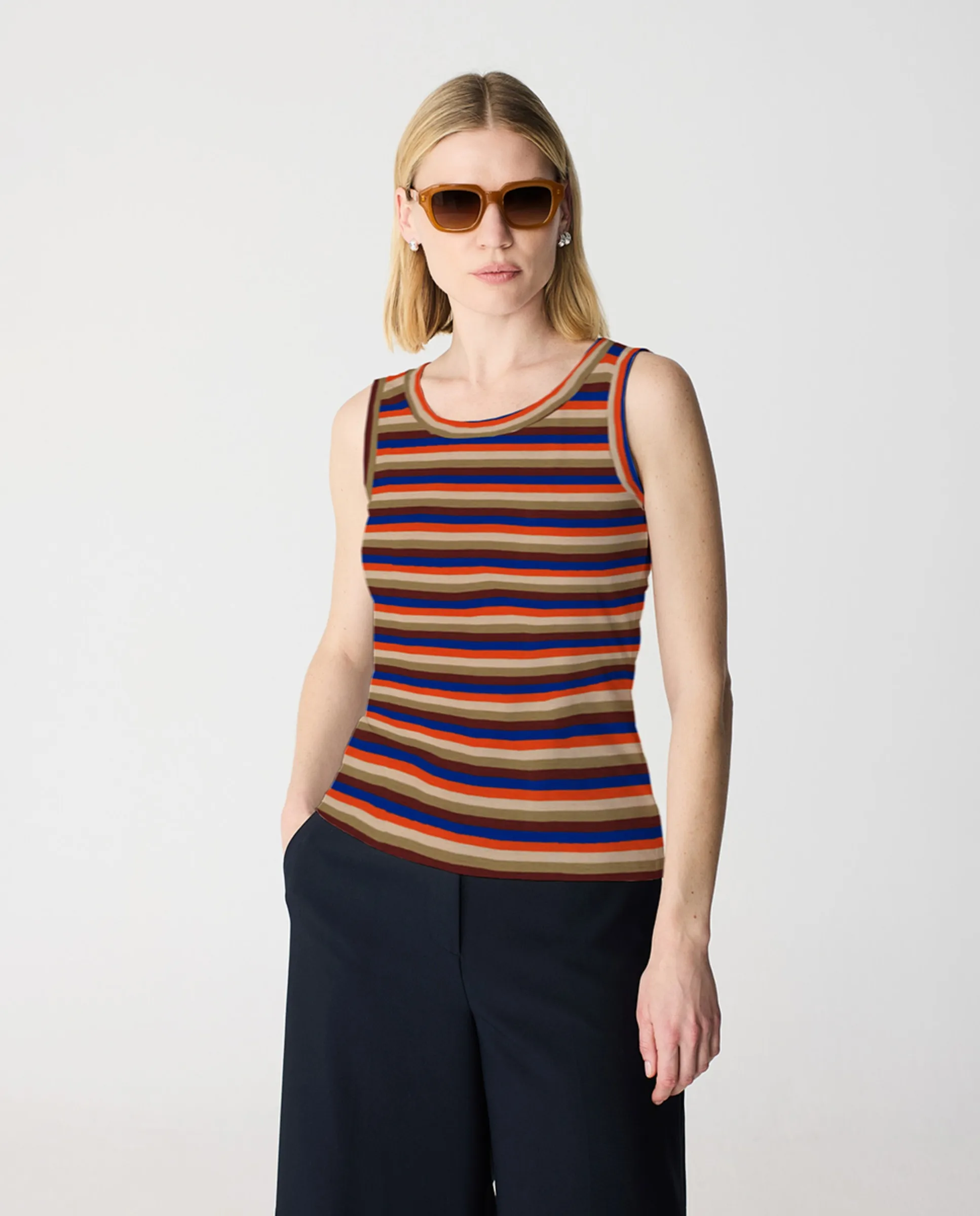 Женский топ на бретелях очень свежий и идеальный для лета Escorpion, индиго
Женский топ на бретелях очень свежий и идеальный для лета Escorpion, индиго