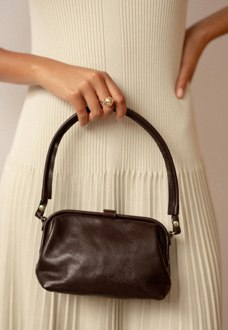 Сумка BALAGAN ROHA, Dark Brown
Сумка BALAGAN ROHA, Dark Brown