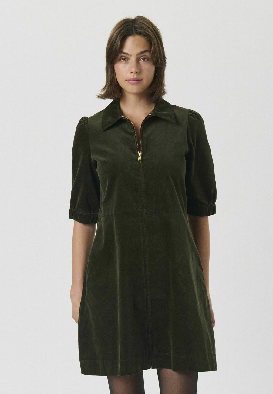 Платье Part Two EyvoraPW DR, Rosin/Dark Green
Платье Part Two EyvoraPW DR, Rosin/Dark Green