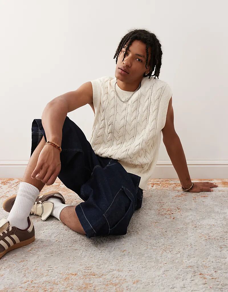 Жилет Weekday с косичной вязкой в оттенке белого
Жилет Weekday с косичной вязкой в оттенке белого