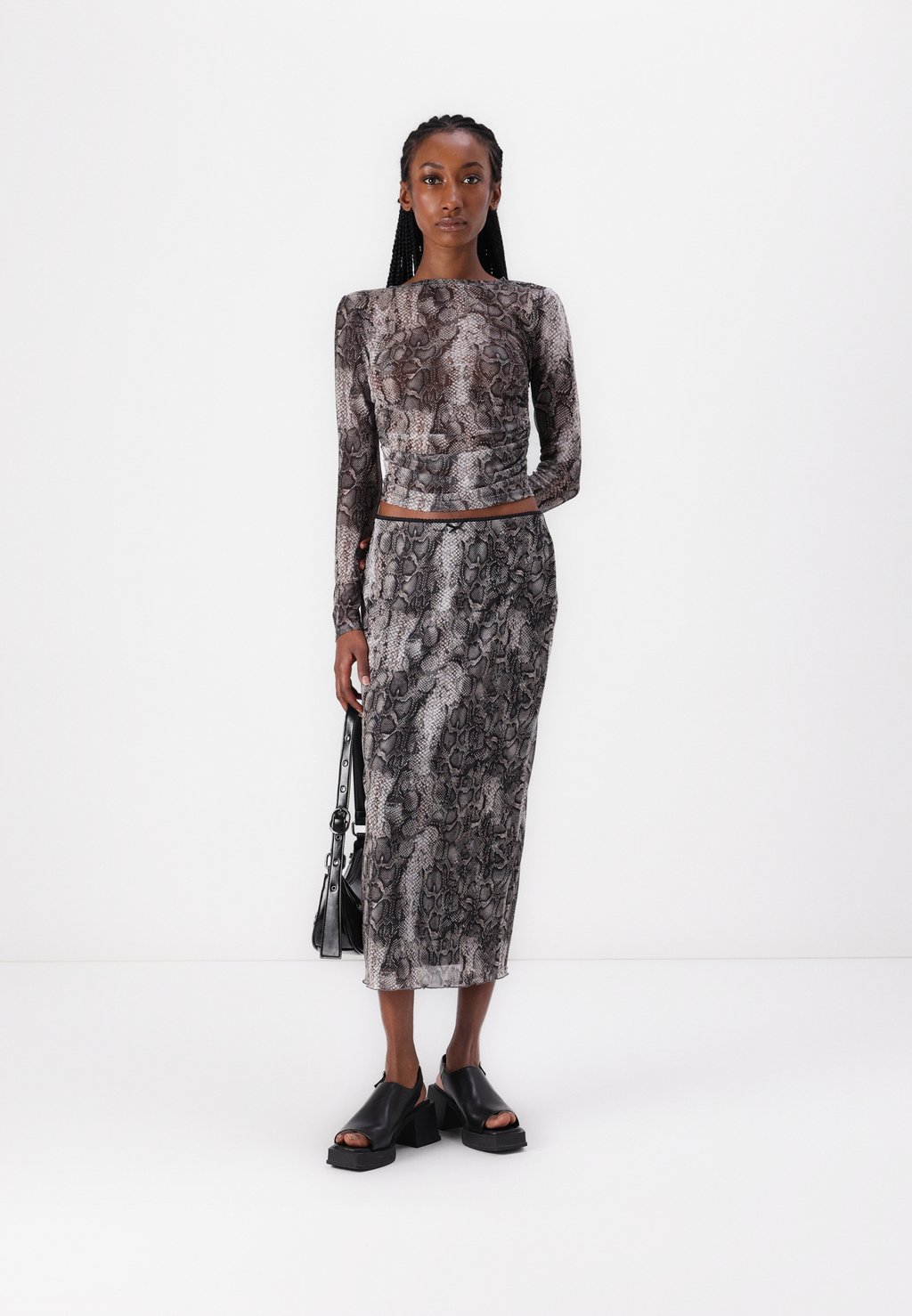 Юбка-карандаш NMLUCIA SKIRT Noisy May, черный 
Юбка-карандаш NMLUCIA SKIRT Noisy May, черный