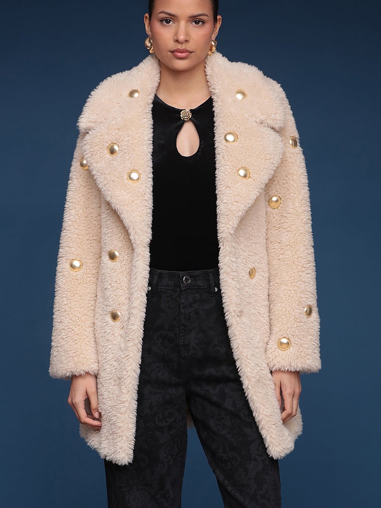 Шуба-Халат с поясом Avec Les Filles, ivory/gold studded
Шуба-Халат с поясом Avec Les Filles, ivory/gold studded