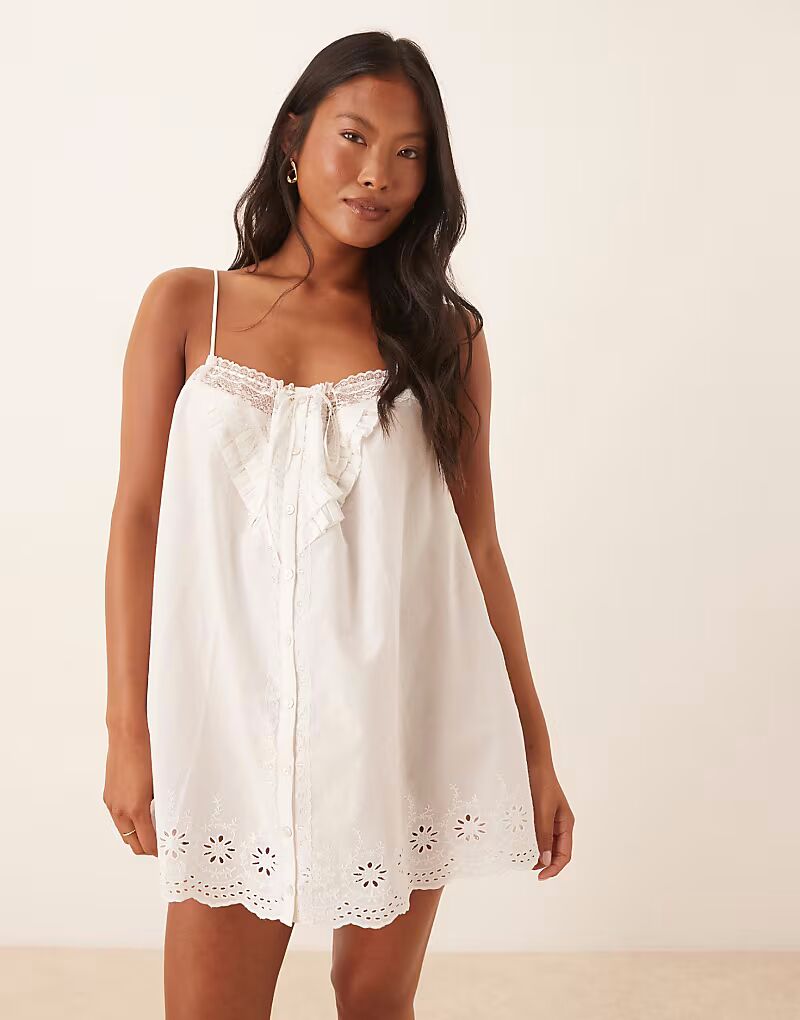 Ночная рубашка ASOS DESIGN Petite mini с вышитым краем и завязкой-лентой цвета слоновой кости ASOS Petite
Ночная рубашка ASOS DESIGN Petite mini с вышитым краем и завязкой-лентой цвета слоновой кости ASOS Petite