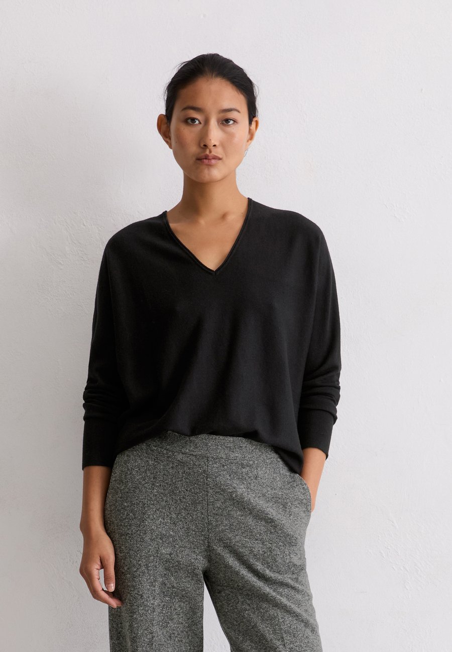 Джемпер Marc O'Polo LONGSLEEVE V-NECK, Black
Джемпер Marc O'Polo LONGSLEEVE V-NECK, Black