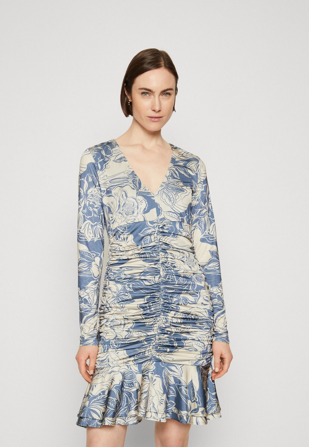 Коктейльное платье LILLIAN DRESS Guess, Светло-синий
Коктейльное платье LILLIAN DRESS Guess, Светло-синий