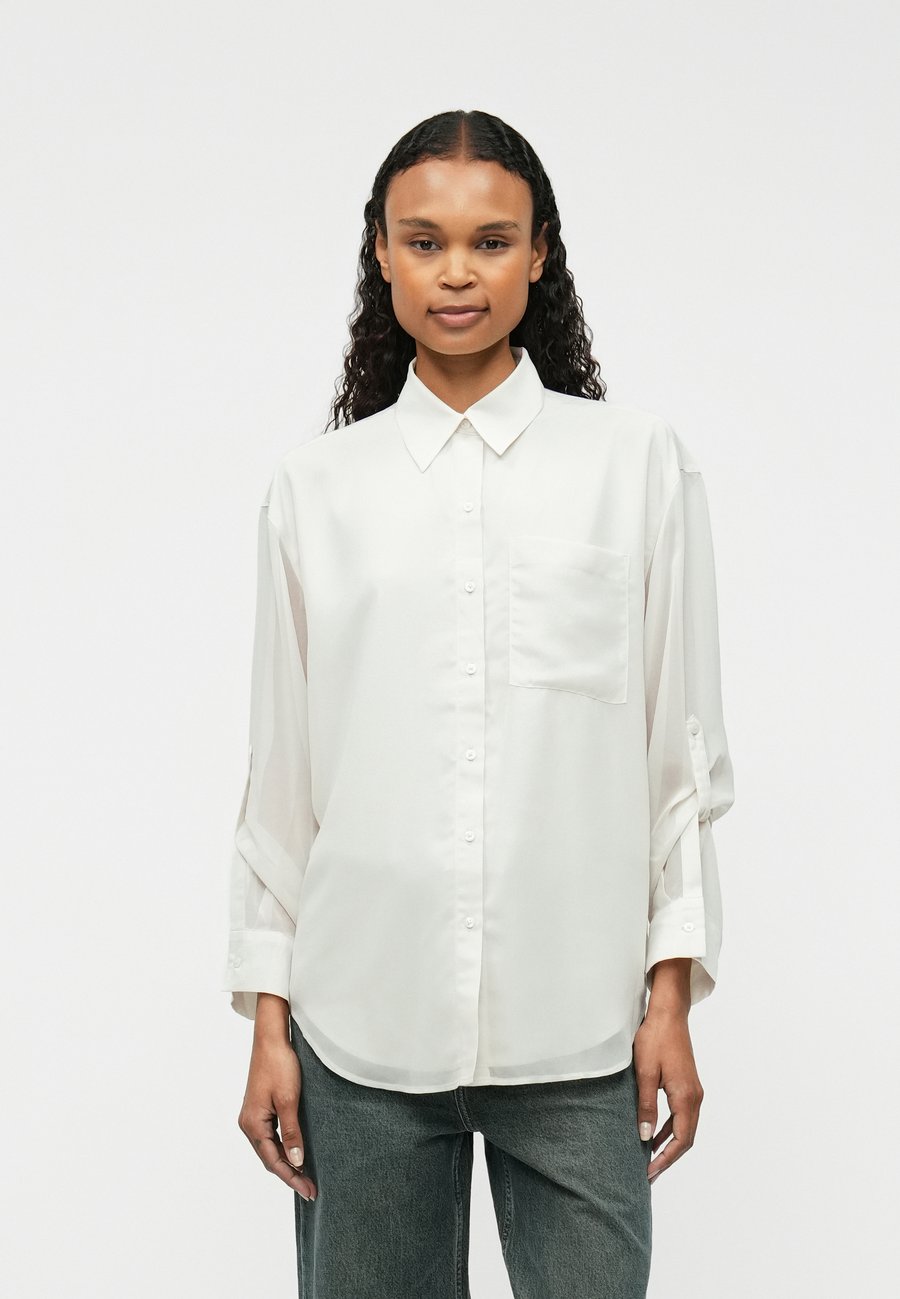 Блуза Calvin Klein ROLL SLEEVE UTILITY POCKET, Chalk/Off-White
Блуза Calvin Klein ROLL SLEEVE UTILITY POCKET, Chalk/Off-White