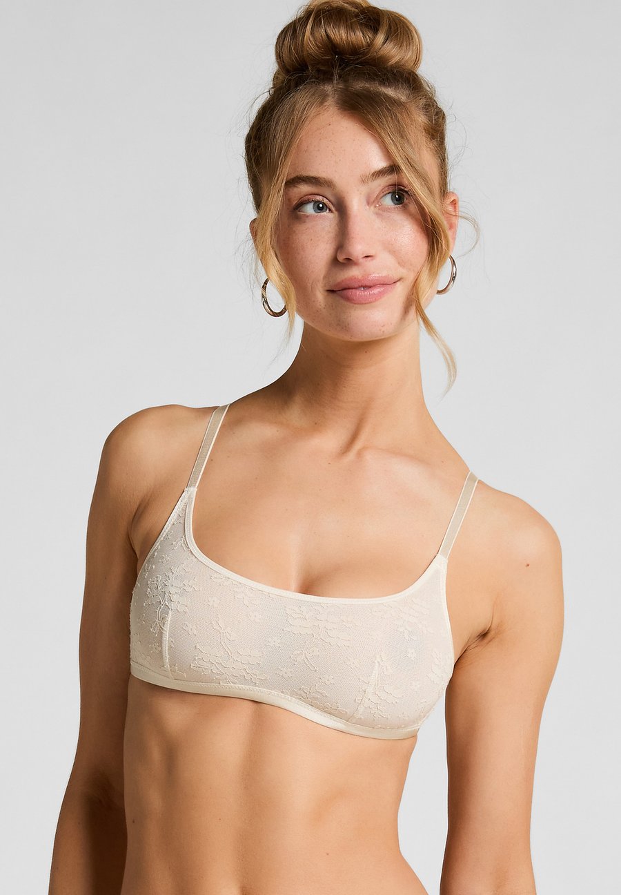 Бюстье Hunkemöller DARCY BRALETTE, Birch/Off-White
Бюстье Hunkemöller DARCY BRALETTE, Birch/Off-White