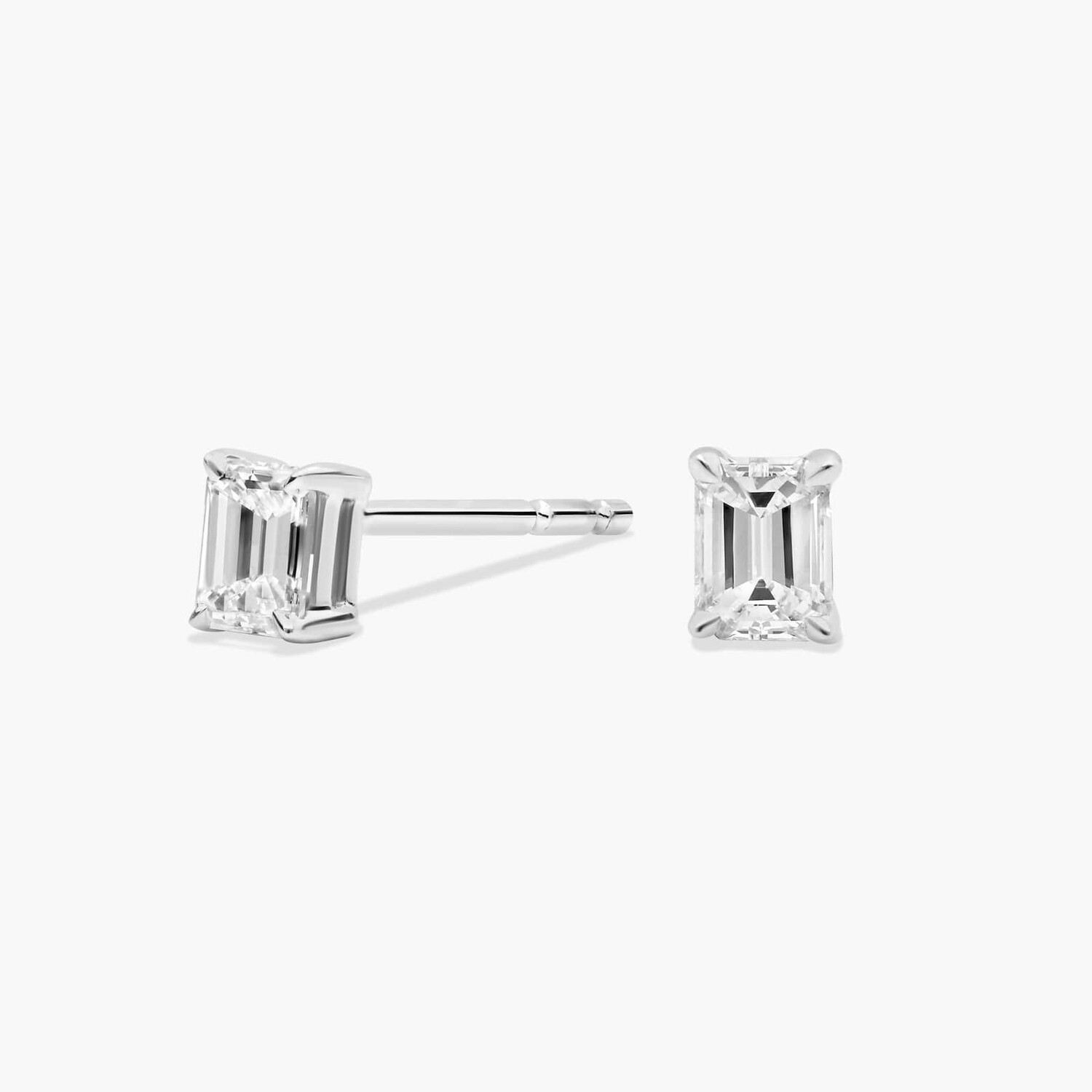 Серьги-гвоздики с бриллиантами изумрудной огранки из платины (1/4 карата, Tw. - HI / SI1-SI2) Blue Nile
Серьги-гвоздики с бриллиантами изумрудной огранки из платины (1/4 карата, Tw. - HI / SI1-SI2) Blue Nile