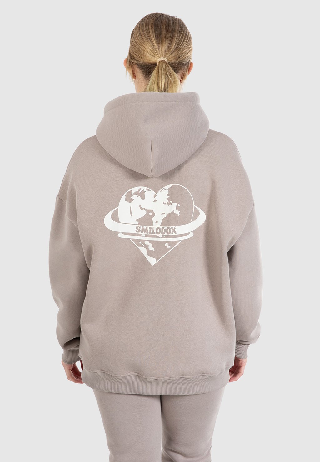 Толстовка на молнии AMORA Smilodox, светло-коричневый
Толстовка на молнии AMORA Smilodox, светло-коричневый