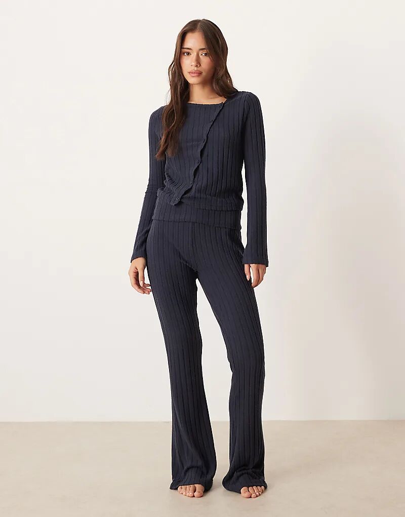 Широкие брюки ASOS DESIGN с широкими складками в рубчик, темно-синего цвета
Широкие брюки ASOS DESIGN с широкими складками в рубчик, темно-синего цвета