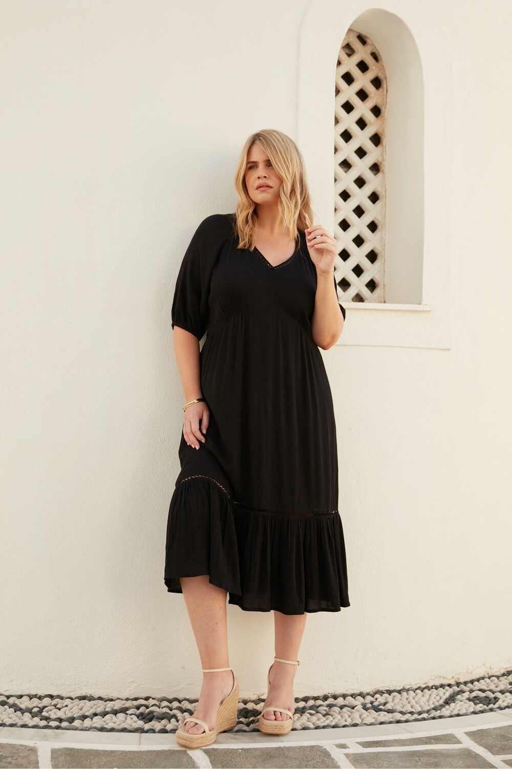 Ярусное платье миди Curve с v-образным вырезом Live Unlimited, черный
Ярусное платье миди Curve с v-образным вырезом Live Unlimited, черный