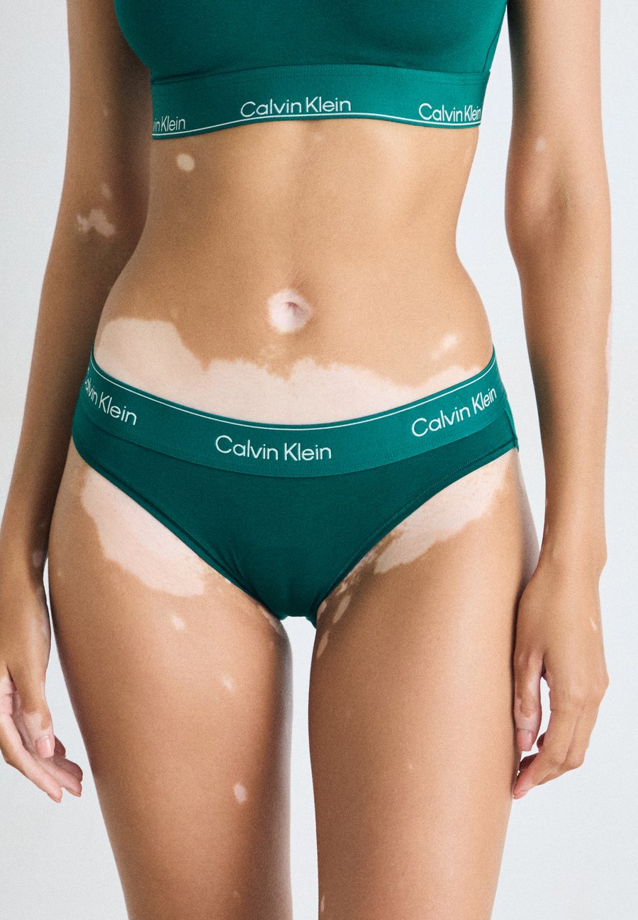 Брифы Calvin Klein Underwear Briefs, Turf/Dark Green
Брифы Calvin Klein Underwear Briefs, Turf/Dark Green