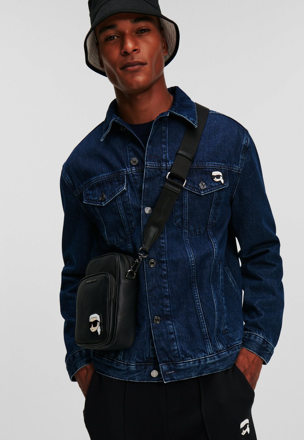 Сумка через плечо KARL LAGERFELD, черный
Сумка через плечо KARL LAGERFELD, черный