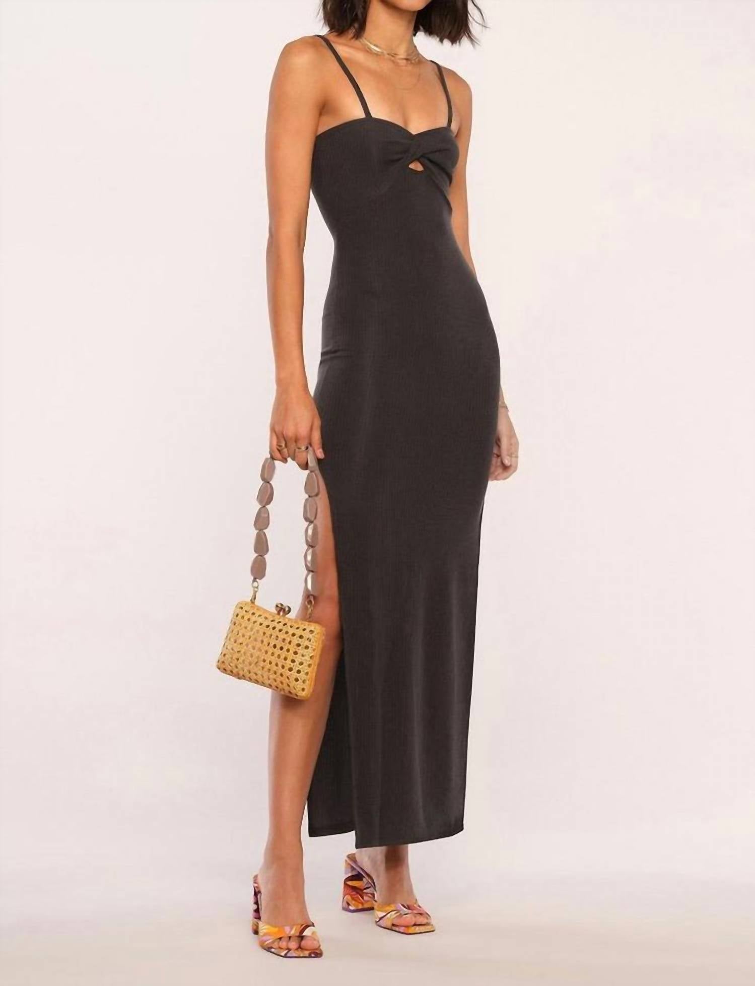 Платье Zoey в черном цвете Heartloom
Платье Zoey в черном цвете Heartloom