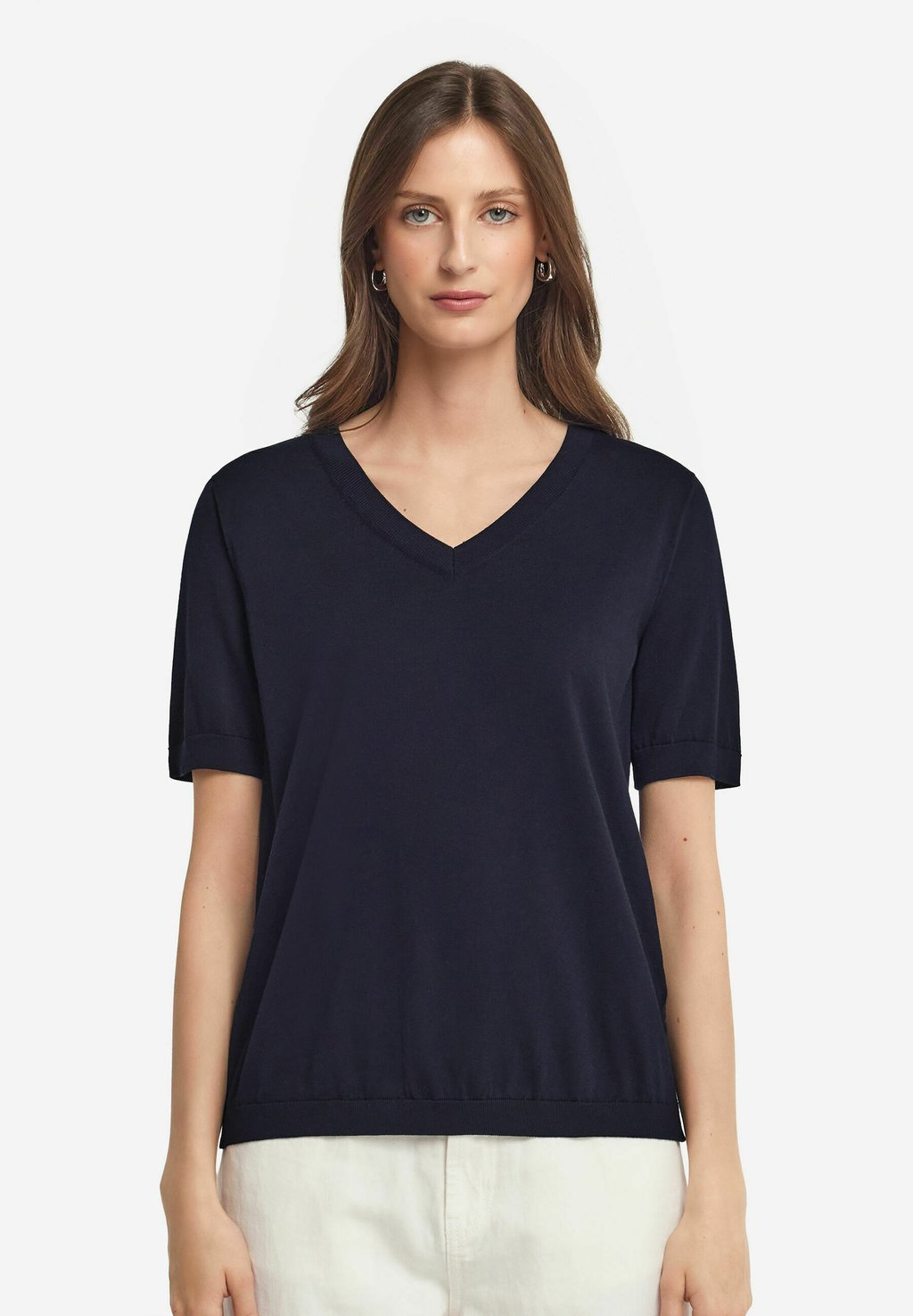 Базовая футболка Falconeri, цвет Blau Navy Blue
Базовая футболка Falconeri, цвет Blau Navy Blue