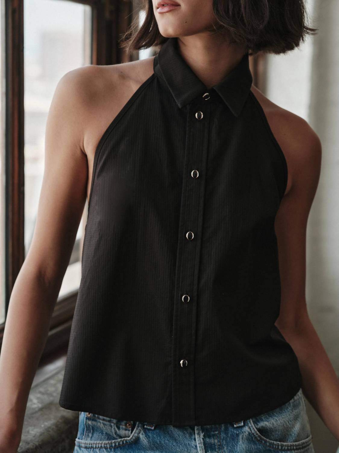 CISSA Топ-майка с воротником-стойкой и завязками на шее, черный, с жаккардовым узором
CISSA Топ-майка с воротником-стойкой и завязками на шее, черный, с жаккардовым узором