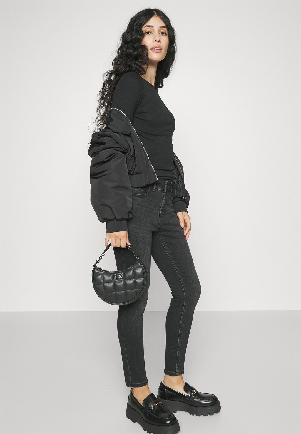 Джинсы скинни VMFLASH MR SKINNY JEANS Vero Moda, черный деним
Джинсы скинни VMFLASH MR SKINNY JEANS Vero Moda, черный деним