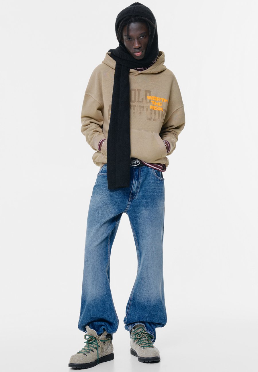 Худи PULL&BEAR Hoodie, Sand
Худи PULL&BEAR Hoodie, Sand