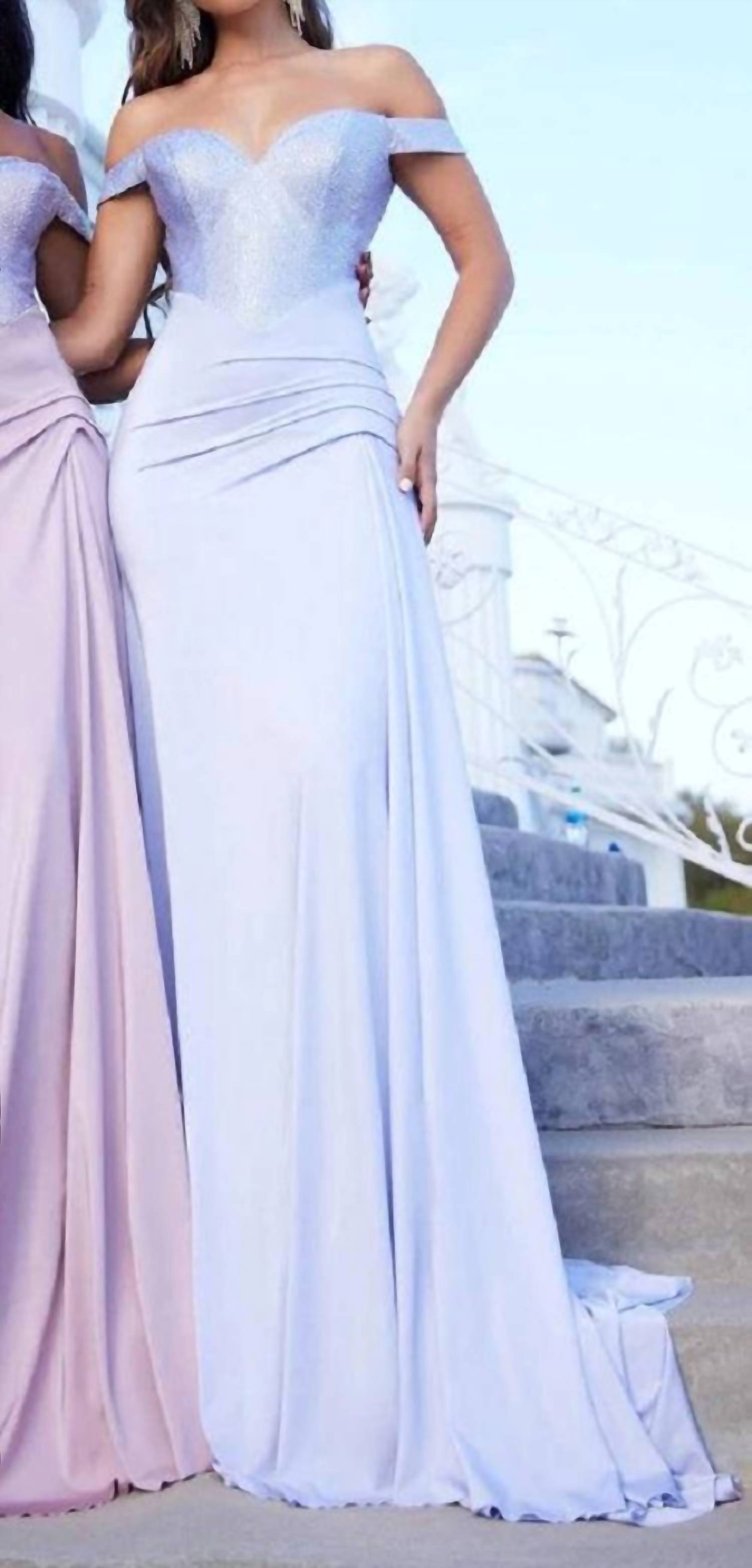 Ледяное платье с открытыми плечами и расклешенным подолом PORTIA&SCARLETT, Ice
Ледяное платье с открытыми плечами и расклешенным подолом PORTIA&SCARLETT, Ice