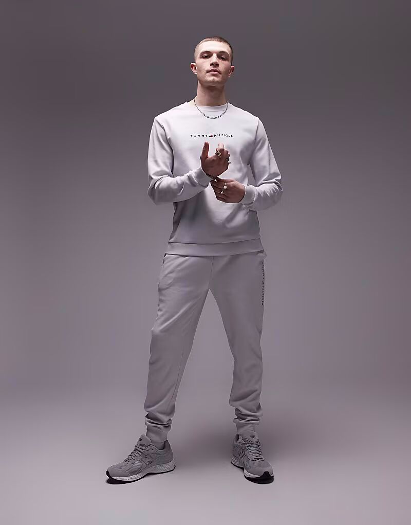 Спортивные брюки Tommy Hilfiger Lounge Logo светло-серого цвета
Спортивные брюки Tommy Hilfiger Lounge Logo светло-серого цвета