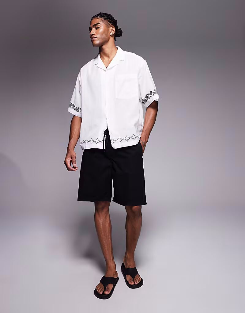 Технологичные шорты River Island черного цвета
Технологичные шорты River Island черного цвета