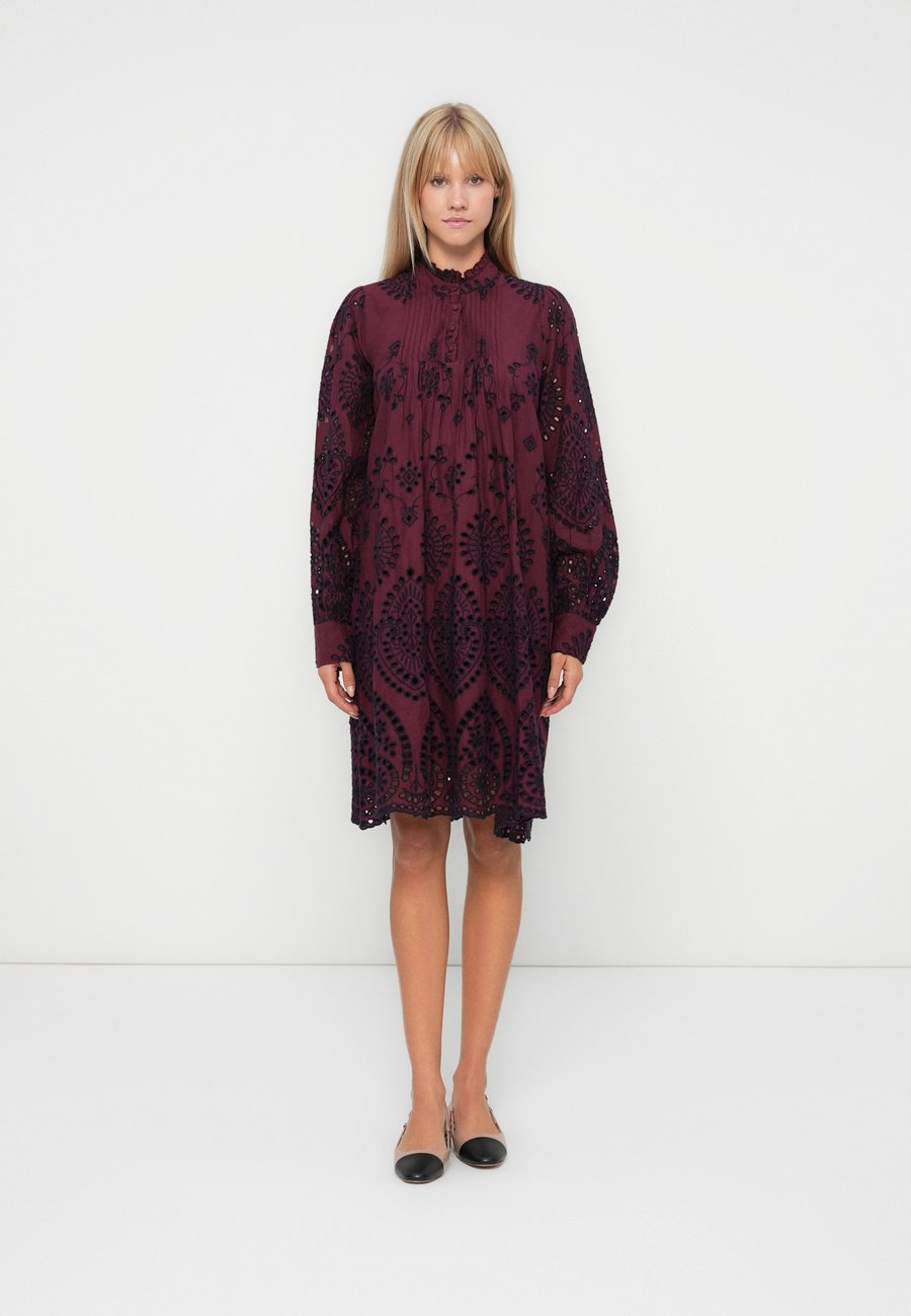 Платье YAS YASOMA DRESS, Port Royale/Multi-Coloured
Платье YAS YASOMA DRESS, Port Royale/Multi-Coloured