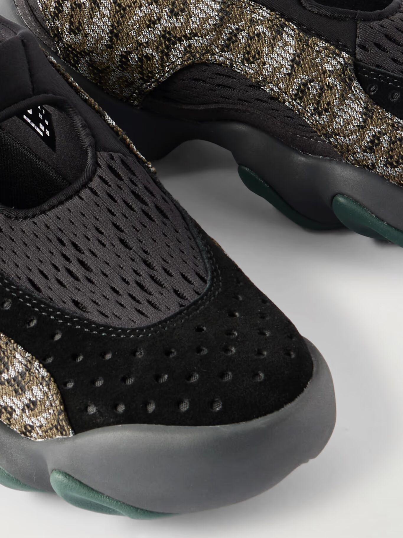 Кроссовки-слайсеры из жаккардовой вязки, замши и сетки телесного цвета OAKLEY FACTORY, зеленый
Кроссовки-слайсеры из жаккардовой вязки, замши и сетки телесного цвета OAKLEY FACTORY, зеленый