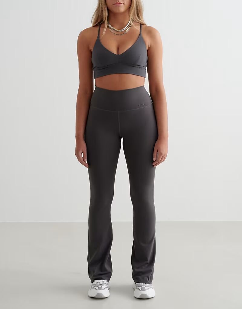 Колготки Aim'n Shadow серого цвета с эффектом клеша в оттенке «серый»
Колготки Aim'n Shadow серого цвета с эффектом клеша в оттенке «серый»