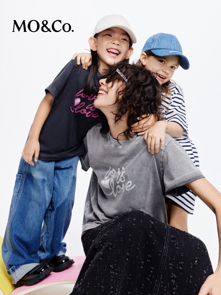 Футболка Moco 2024 с принтом, серый 
Футболка Moco 2024 с принтом, серый