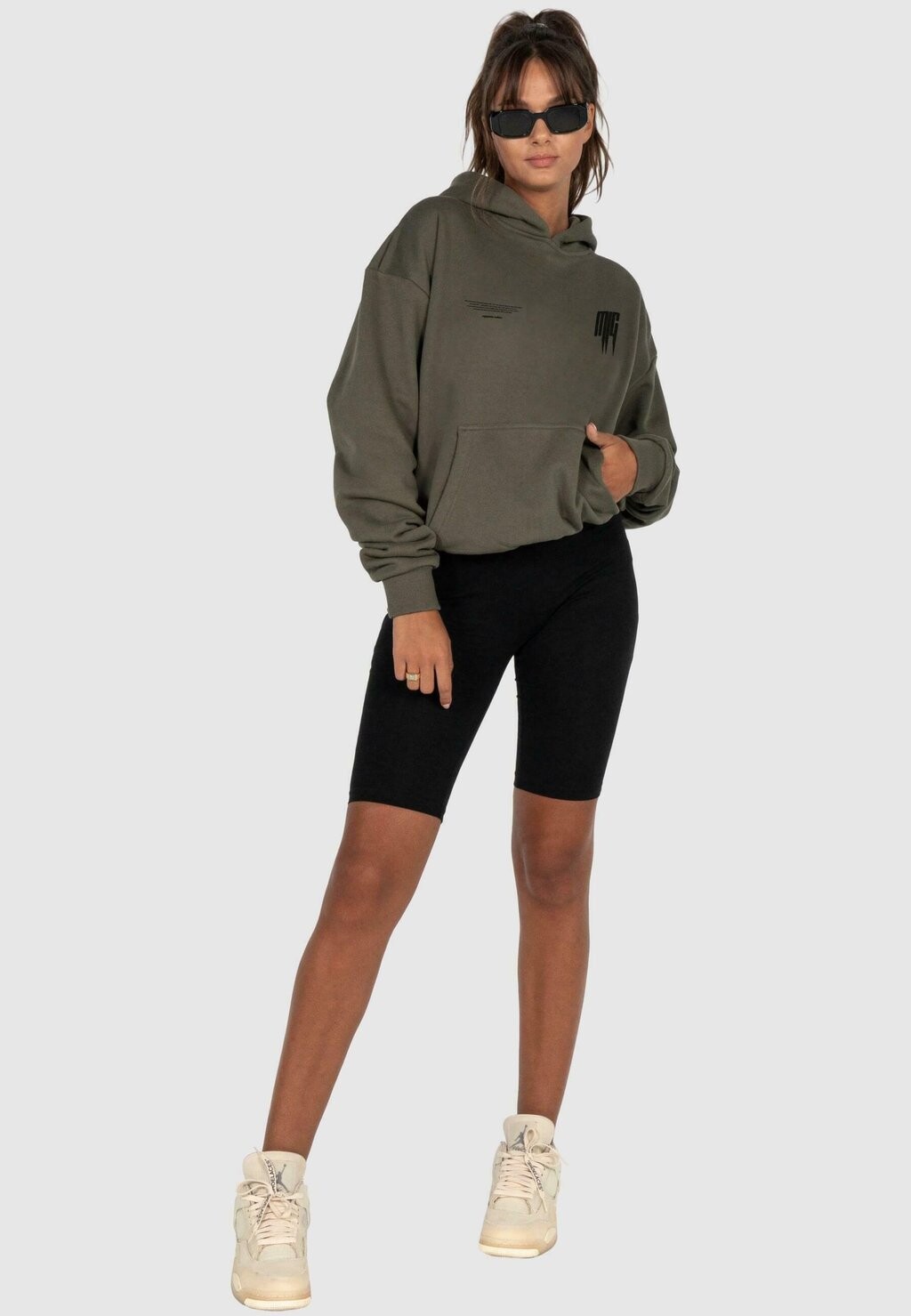 Толстовка Metamorphose V X Heavy MJ Gonzales, оливковый
Толстовка Metamorphose V X Heavy MJ Gonzales, оливковый